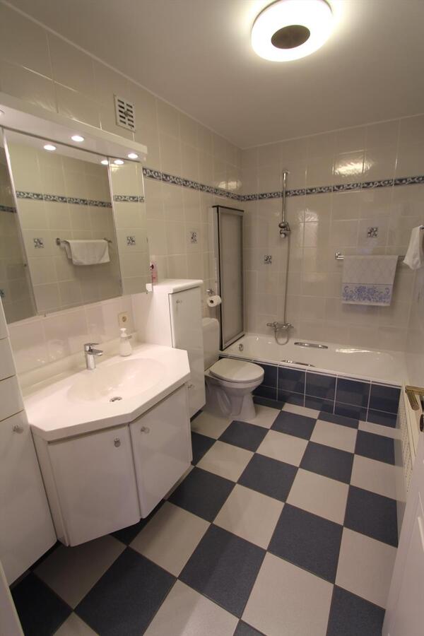 Rustig gelegen en perfect zon-georiënteerd villa-appartement met vrij zicht op beschermd duinengebied  in Middelkerke 