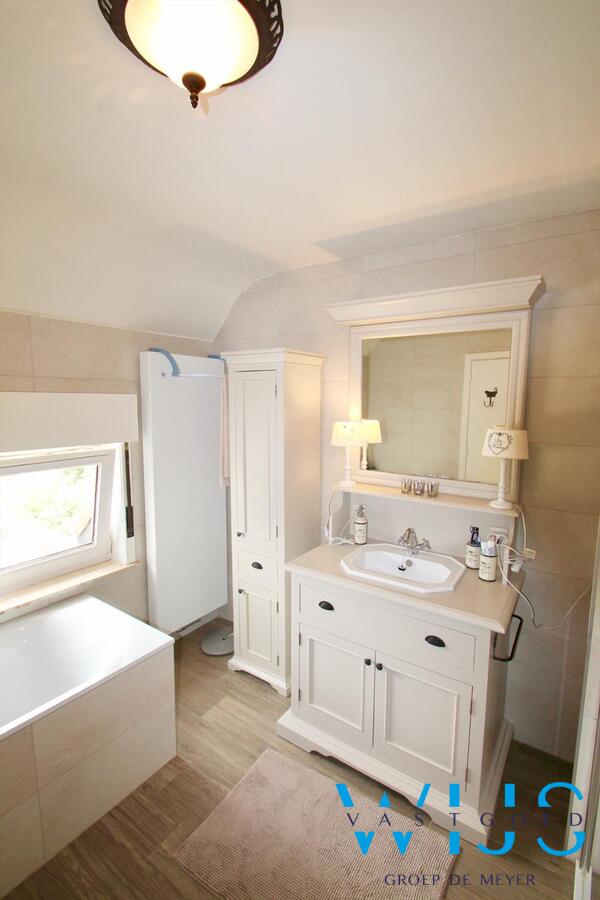 Gezellig &amp; ruim woonhuis in een zeer aangename wijk te Ertvelde ! 