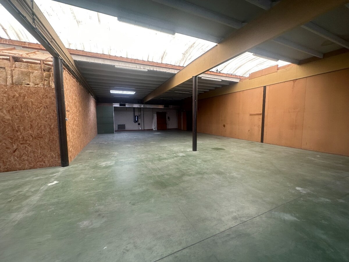 Loods van 360 m² op industriepark van Houthulst 