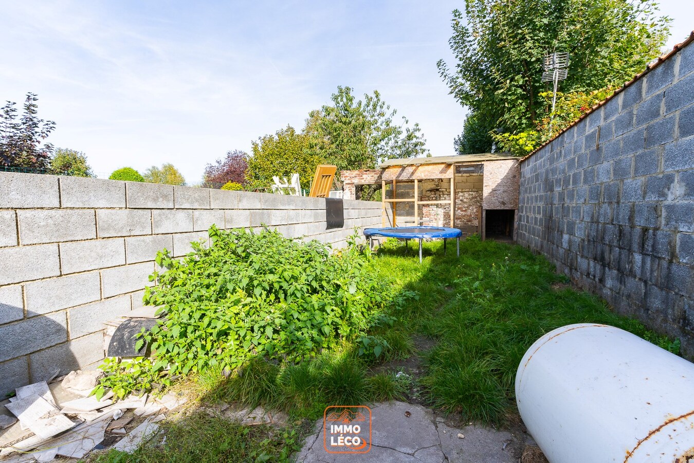 Maison à rénover avec 3 chambres et jardin 