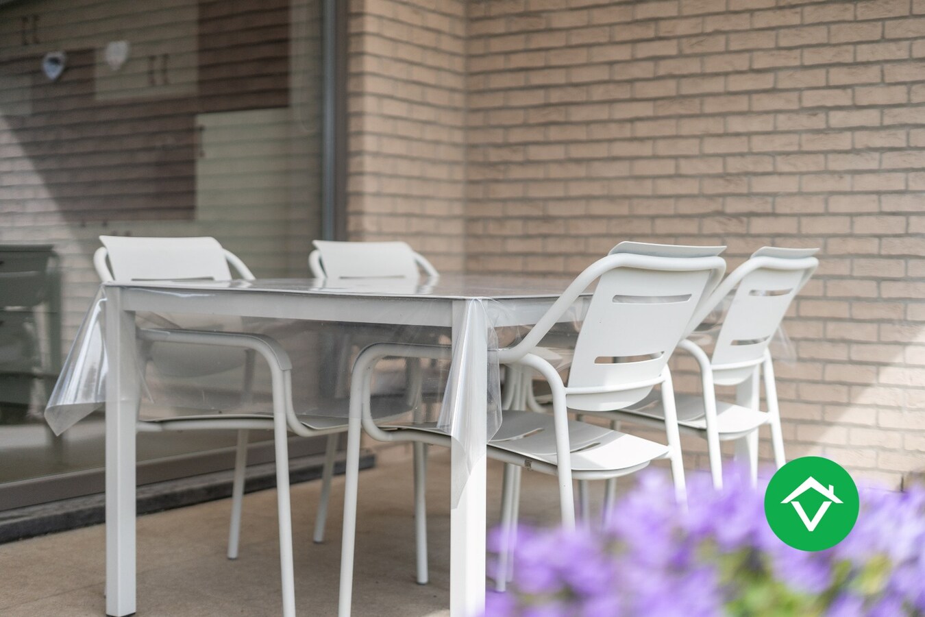 Instapklare, recente woning (2018) met 4 slaapkamers en garage in hartje Koekelare. 