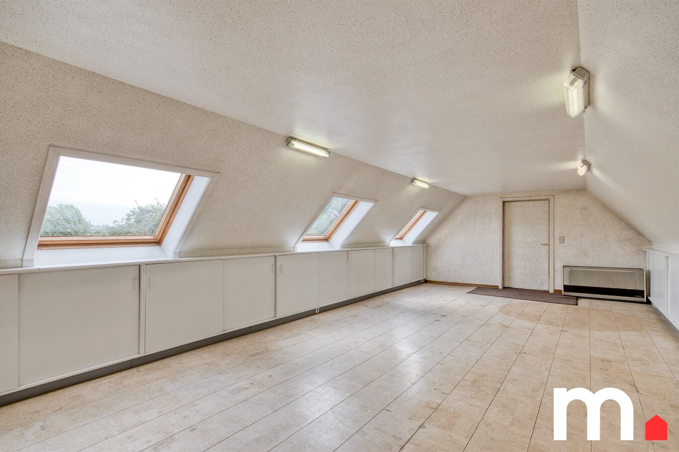 Unieke woning met zwembad en prachtig verzicht op het Preshoekbos ! 