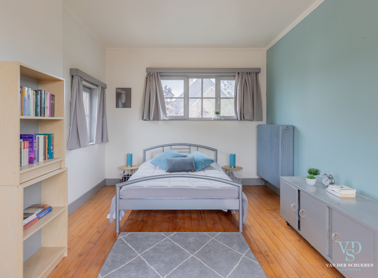 Authentieke herenwoning met atelier / bureau's. 