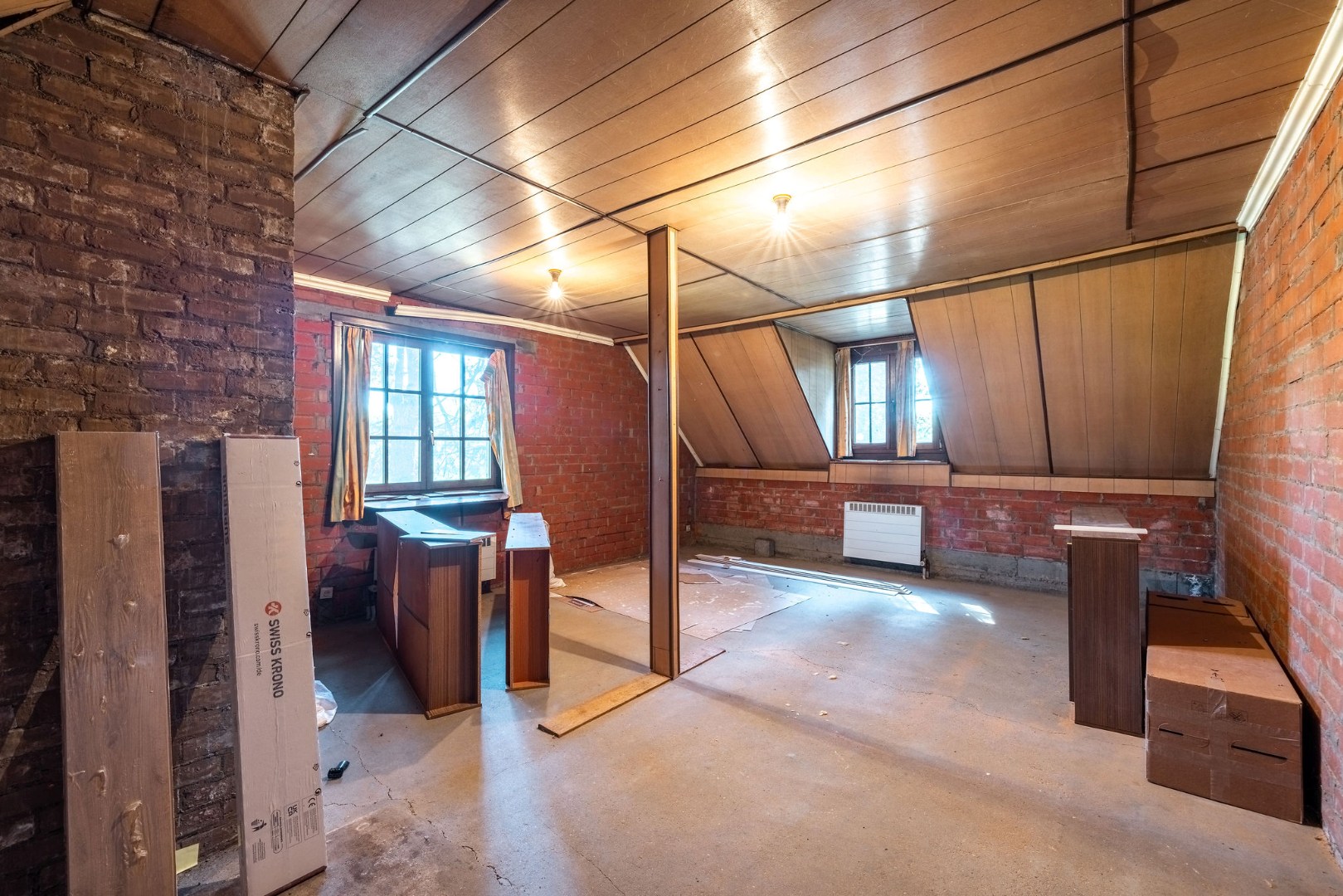 Karaktervolle villa met royale volumes op perceel van 1100m2 nabij de E40 