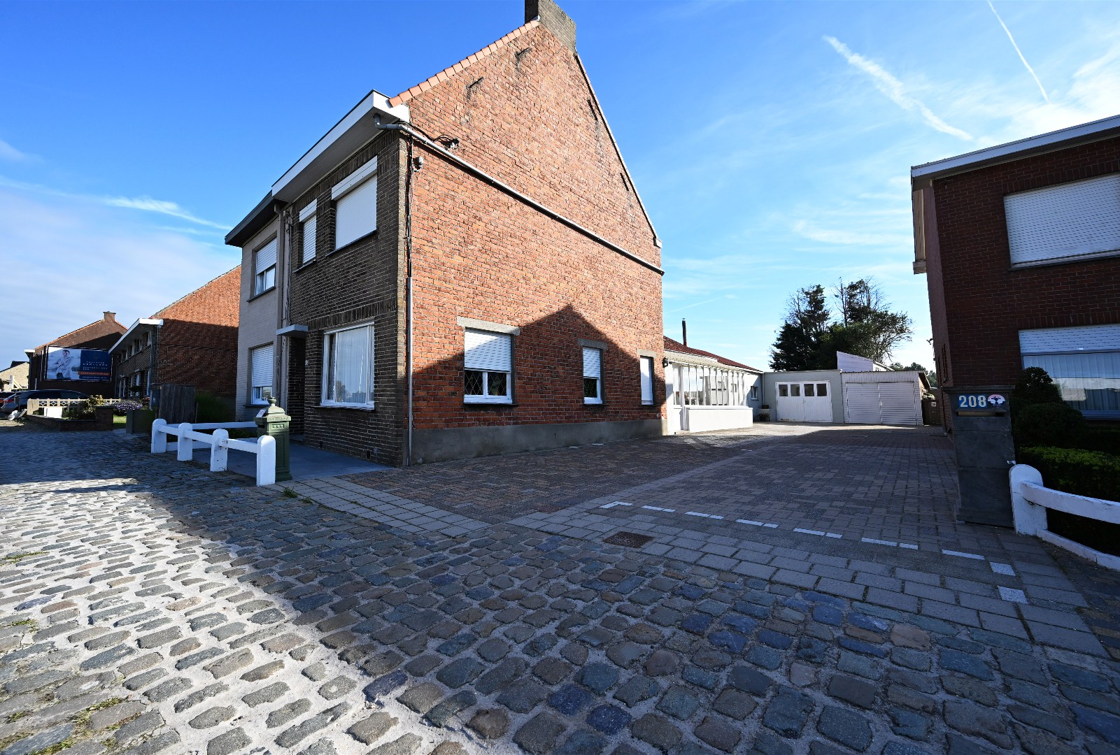 Te renoveren halfopen bebouwing nabij centrum Maldegem 