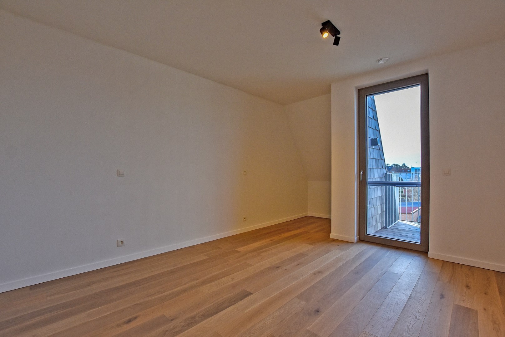 Recent dakappartement met 2 slaapkamers te Oostduinkerke. 