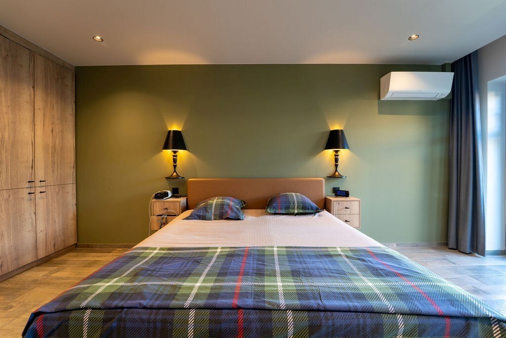 PRACHTIG GERENOVEERDE WONING MET 3 SLAAPKAMERS, 2 BADKAMERS, INPANDIGE GARAGE EN PAARDENSTALLINGEN MET ENERGIEZUINIG EPC TE WIJER (NIEUWERKERKEN) 