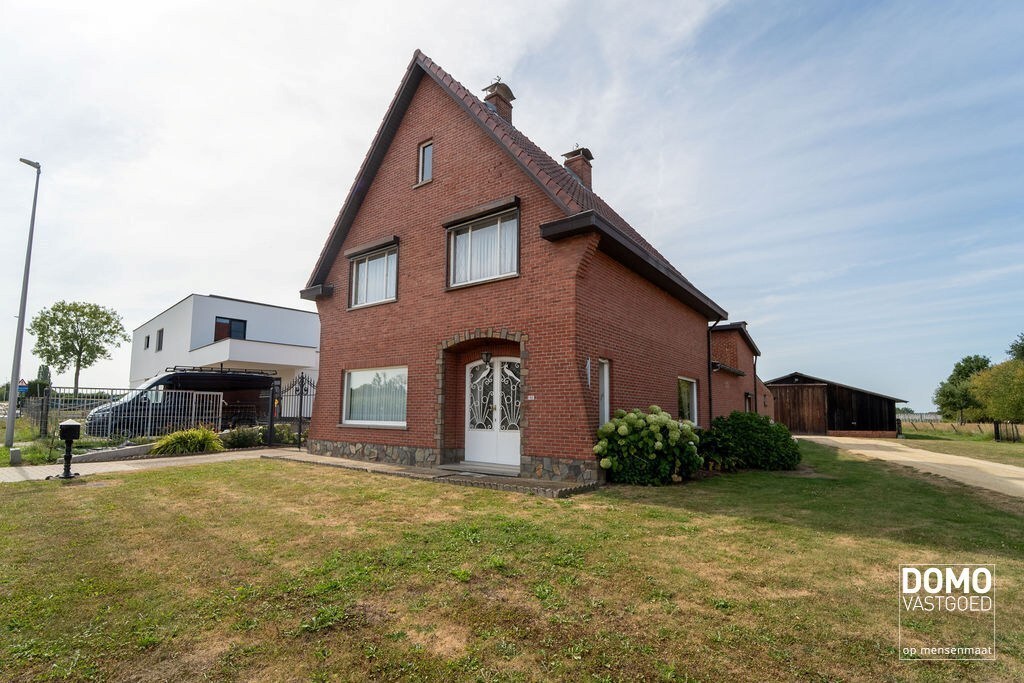 Te renoveren woning met grote tuin en achterliggende stal 