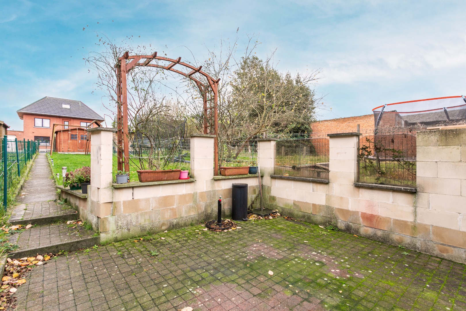 Instapklare woning met 3 slaapkamers, veranda en garagebox in Lembeek 