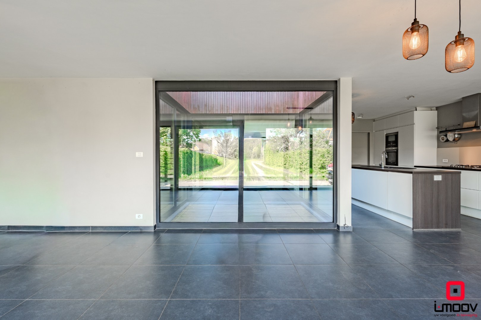 Modern appartement met uitzonderlijk grote tuin en kwalitatieve afwerking te Oostakker 