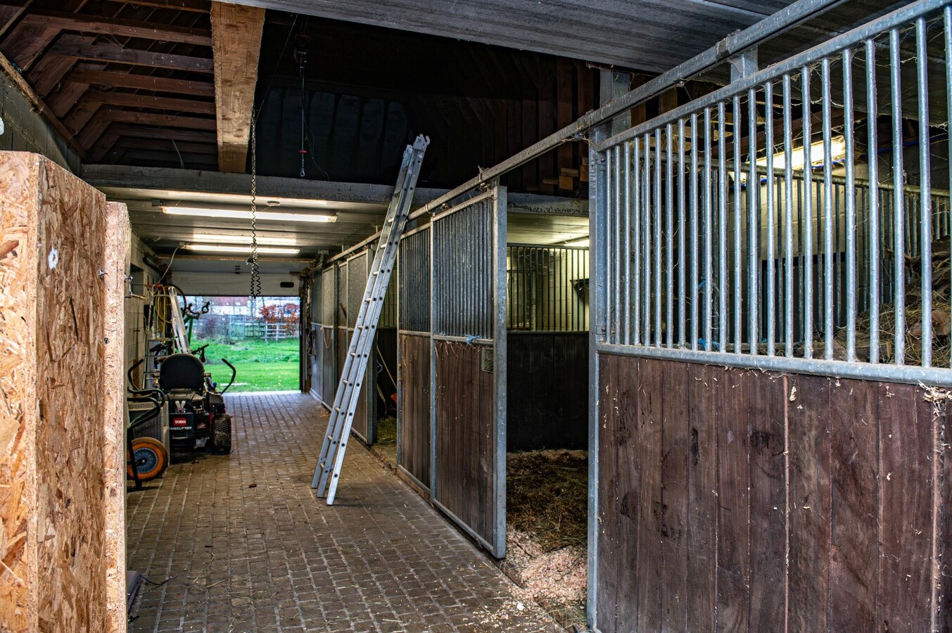 Prachtige landelijke villa met zwemvijver en paardenfaciliteiten 13.459m² 