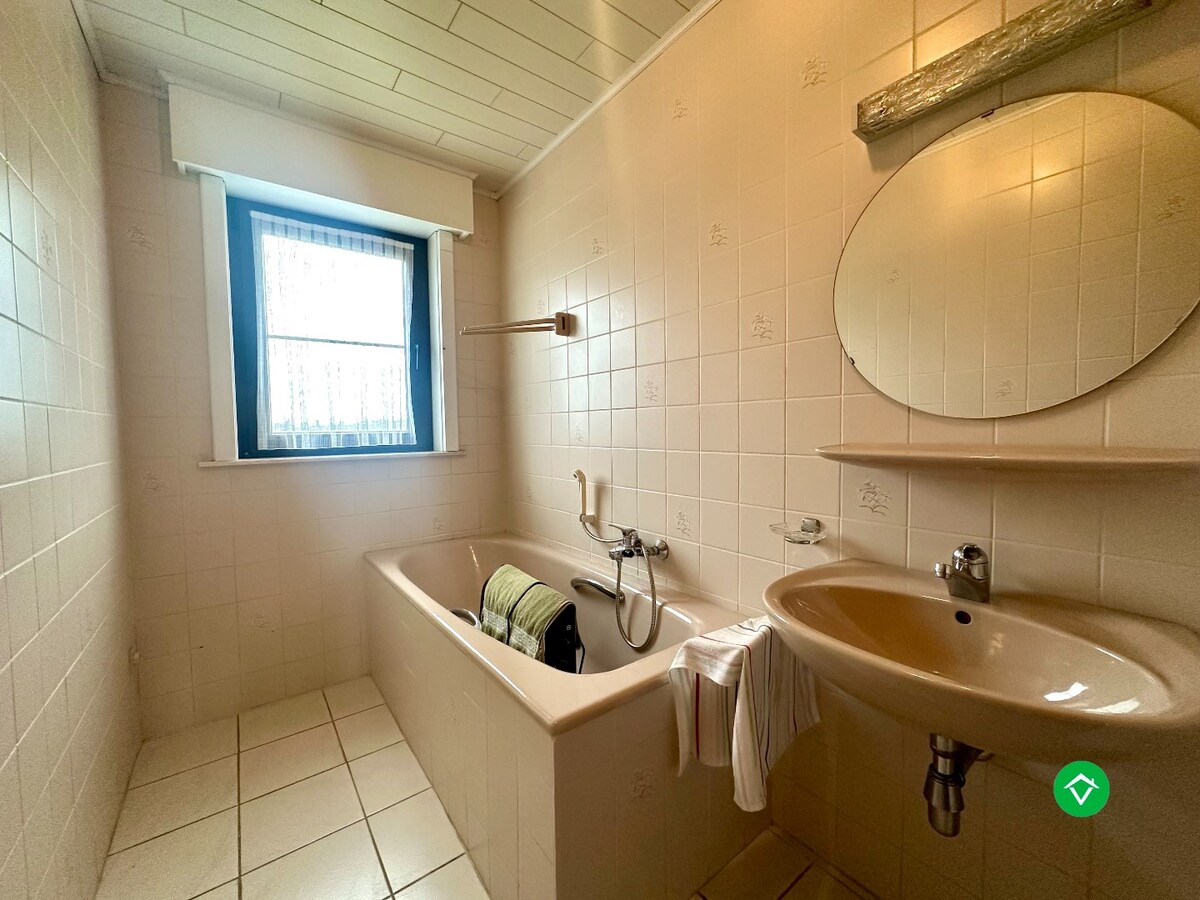 Ruime alleenstaande woning met prachtig uitzicht nabij het centrum van Koekelare 