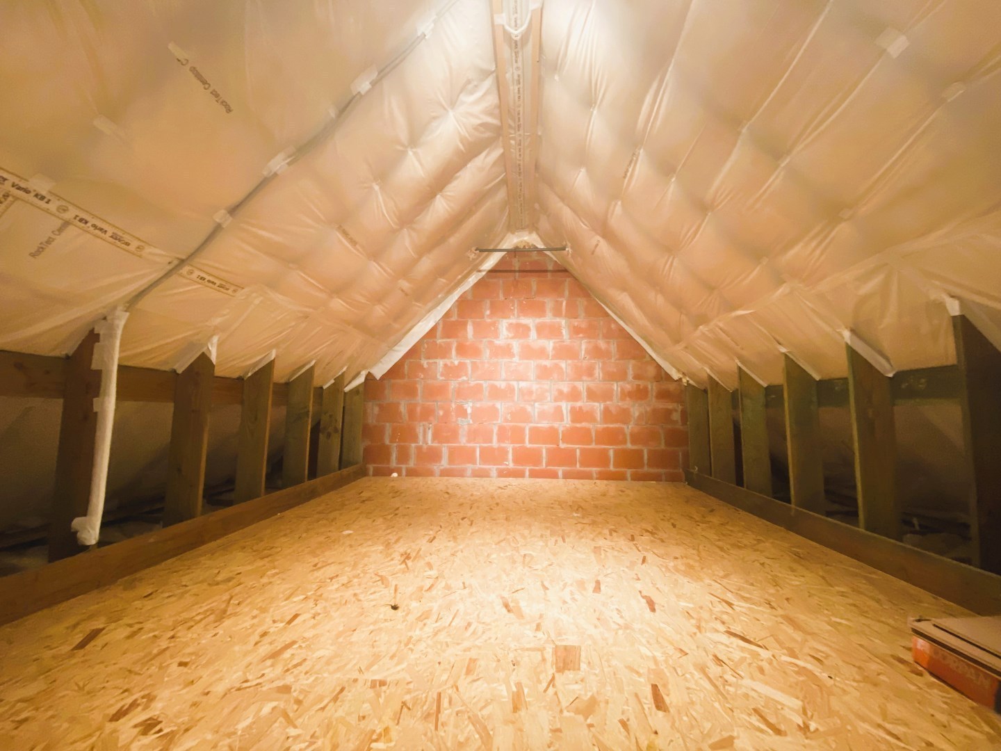Moderne verhuurde loft-woning met dakterras in hartje Desselgem! 