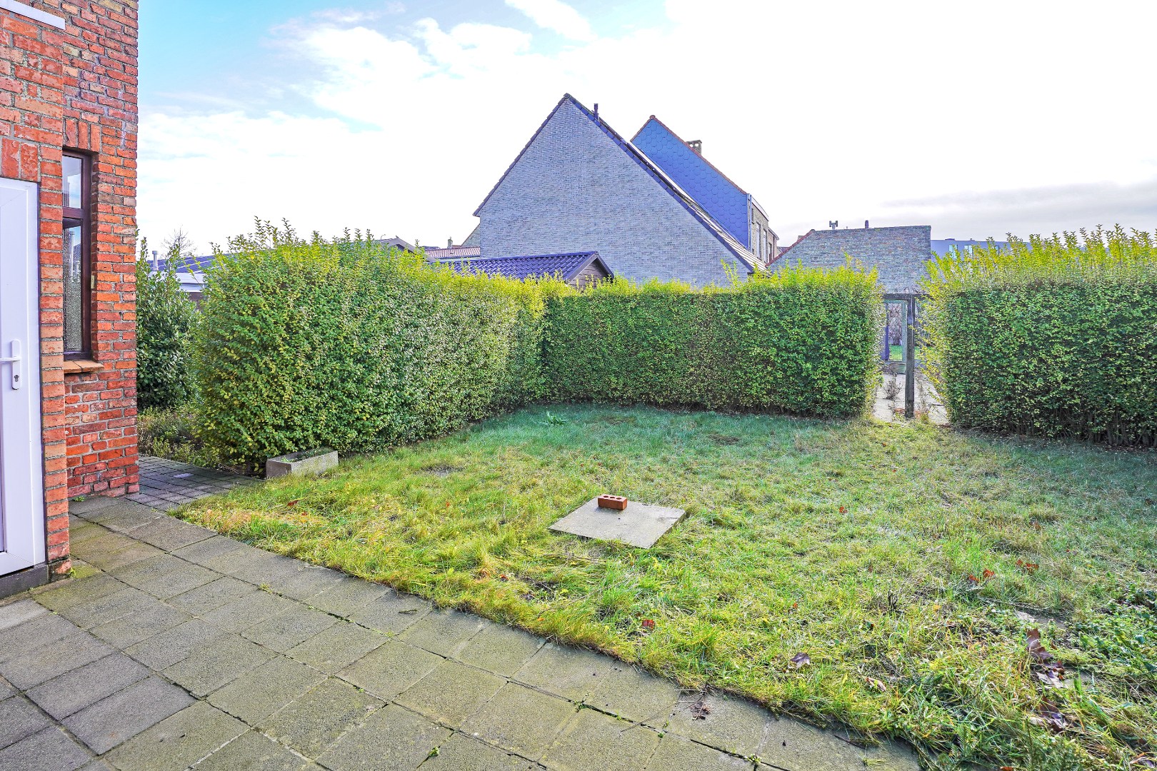 Te renoveren alleenstaande woning met 3 slaapkamers. 