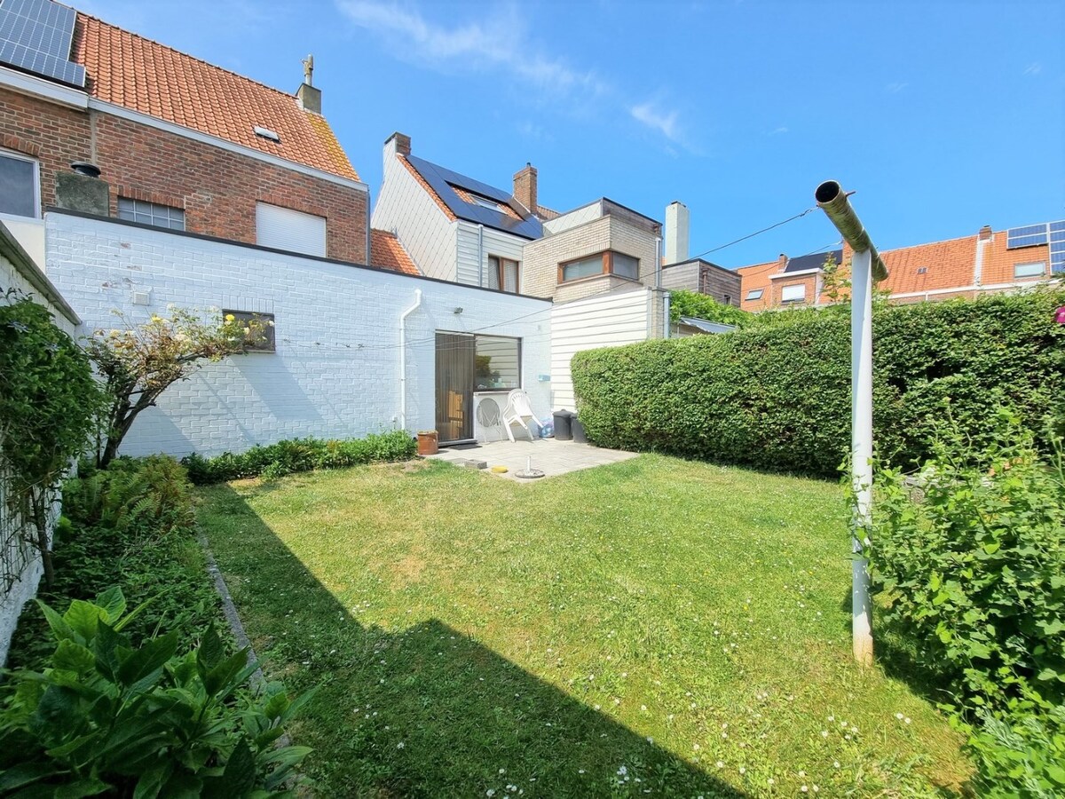 Goed gelegen, instapklare halfopen gezinswoning met tuin en garage - Zeebrugge 