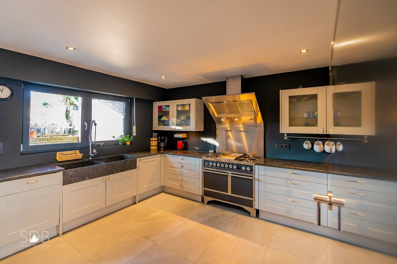 Hedendaagse gesloten bebouwing 