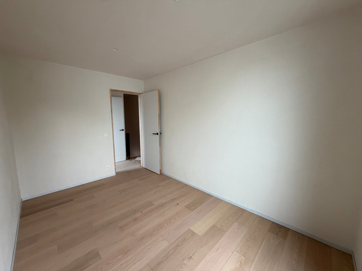 Ruime nieuwbouwwoning met terras en tuin. 