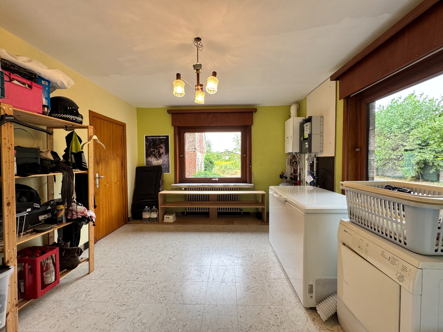 Landelijk gelegen woning met bijgebouwen op 3.850 m². 