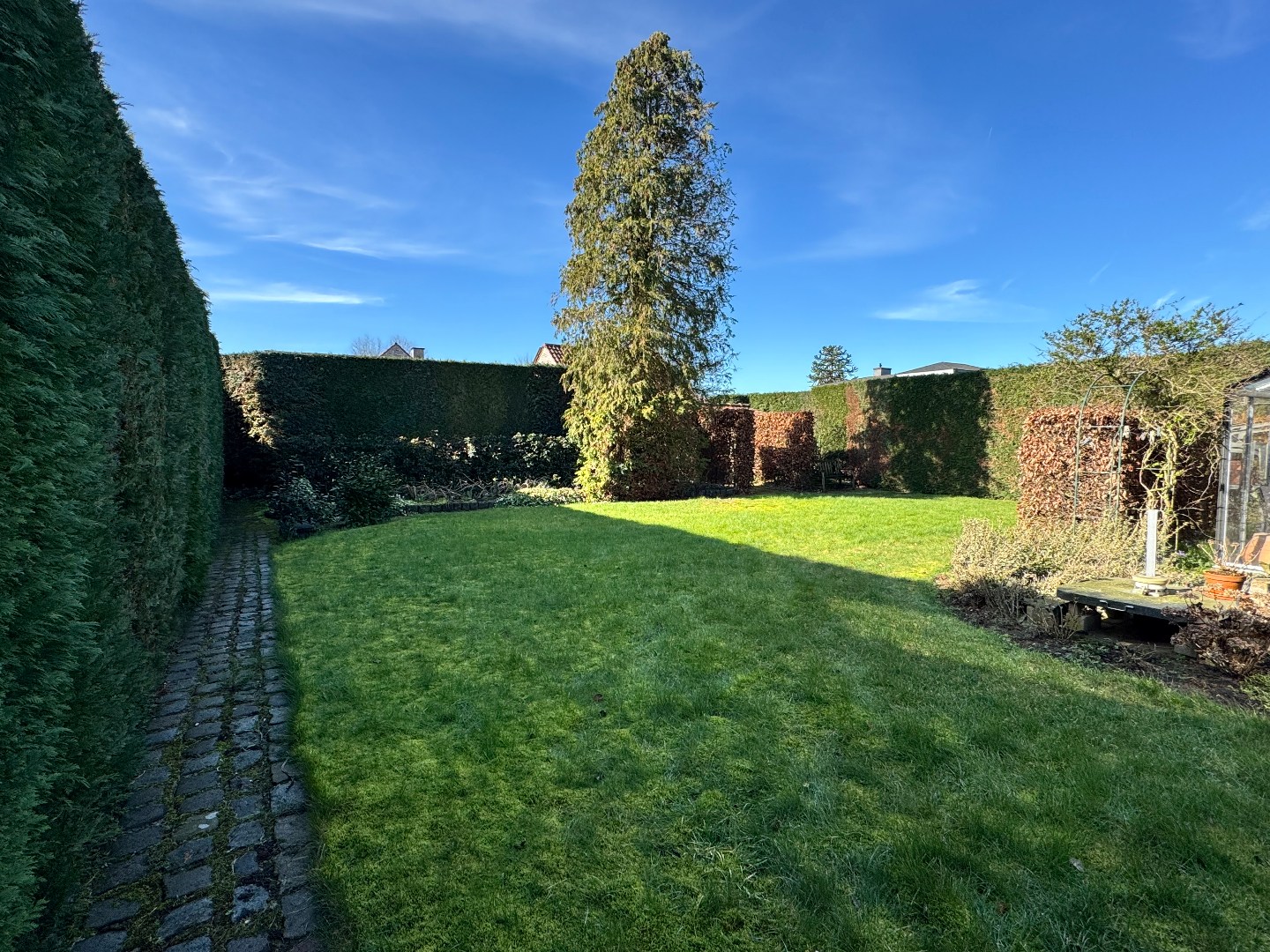 Charmante woning met garage en tuin op 963 m² te Zulte 