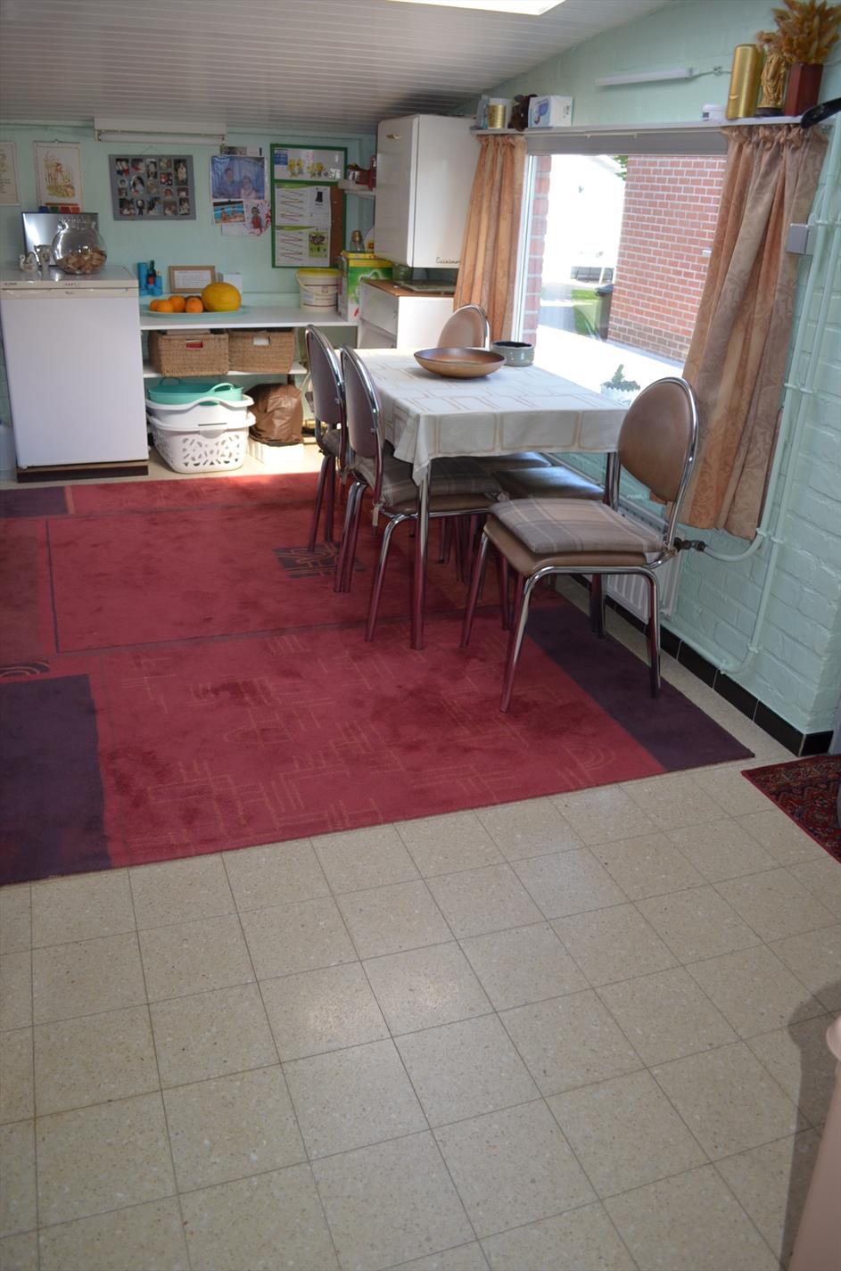 Landelijk gelegen woning op 911m² met bijgebouwen en 3 slpks te Maldegem 