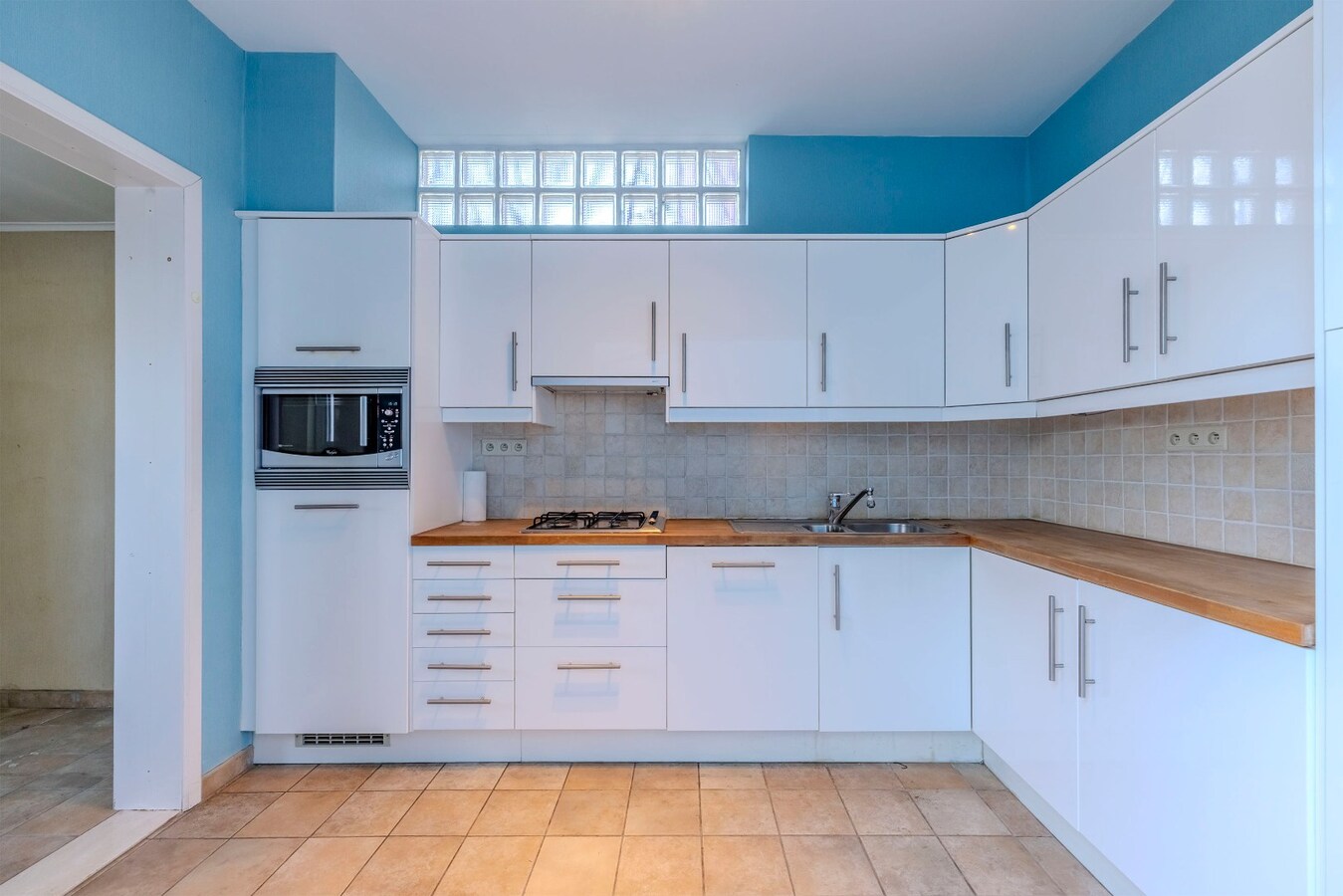 Te renoveren woning met 2 slpks en tuintje 