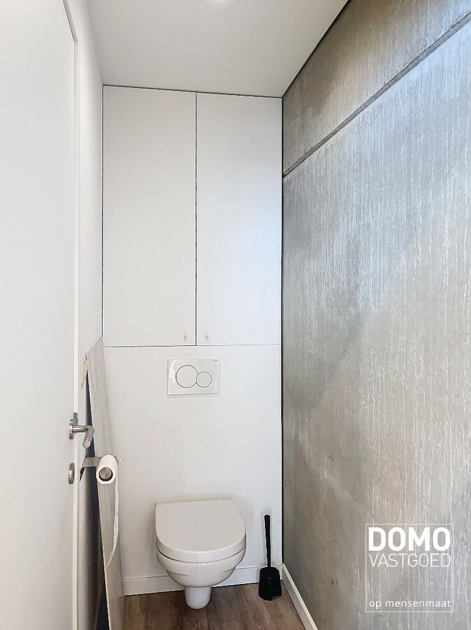 CENTRAAL GELEGEN LOODS TE BERBROEK MET OPSLAG- EN KANTOORRUIMTE 