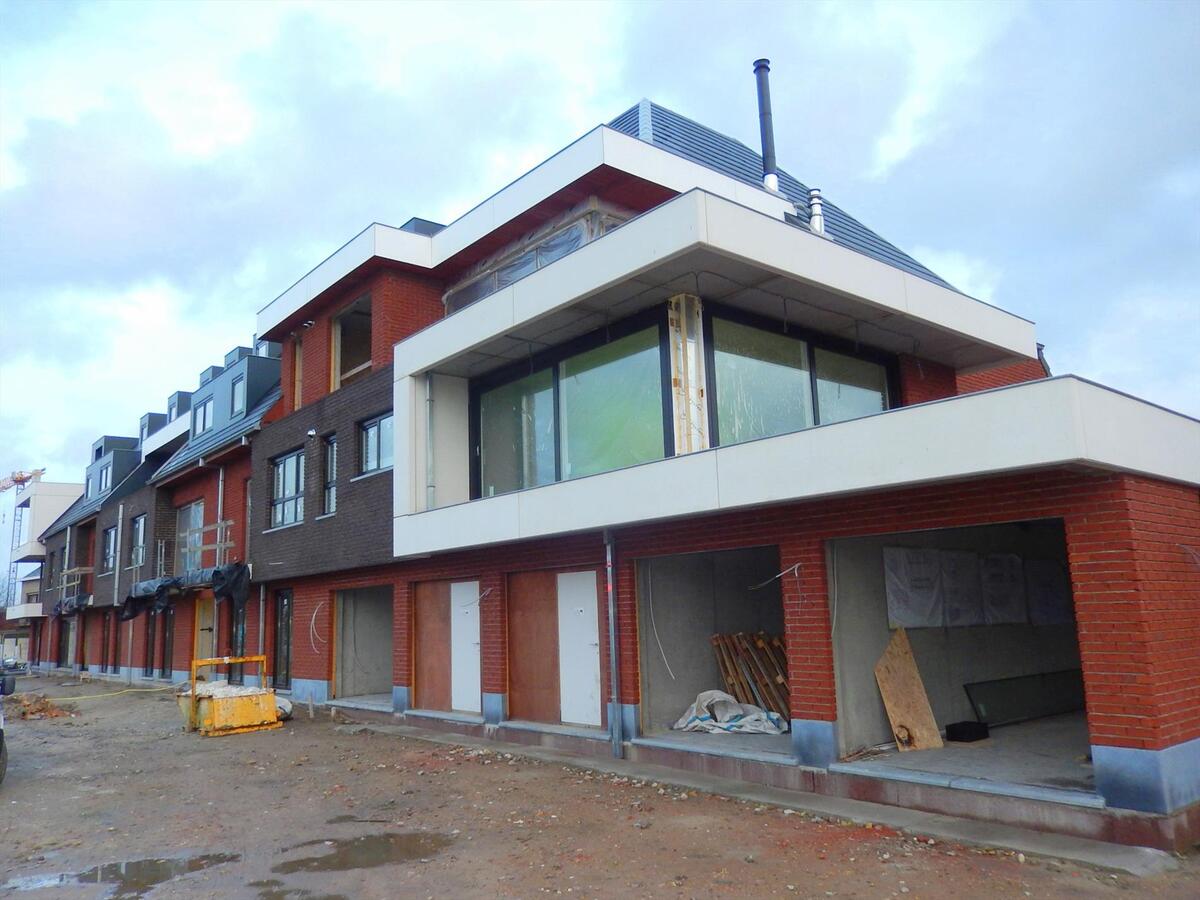 Nieuwbouwproject met zicht op het water 