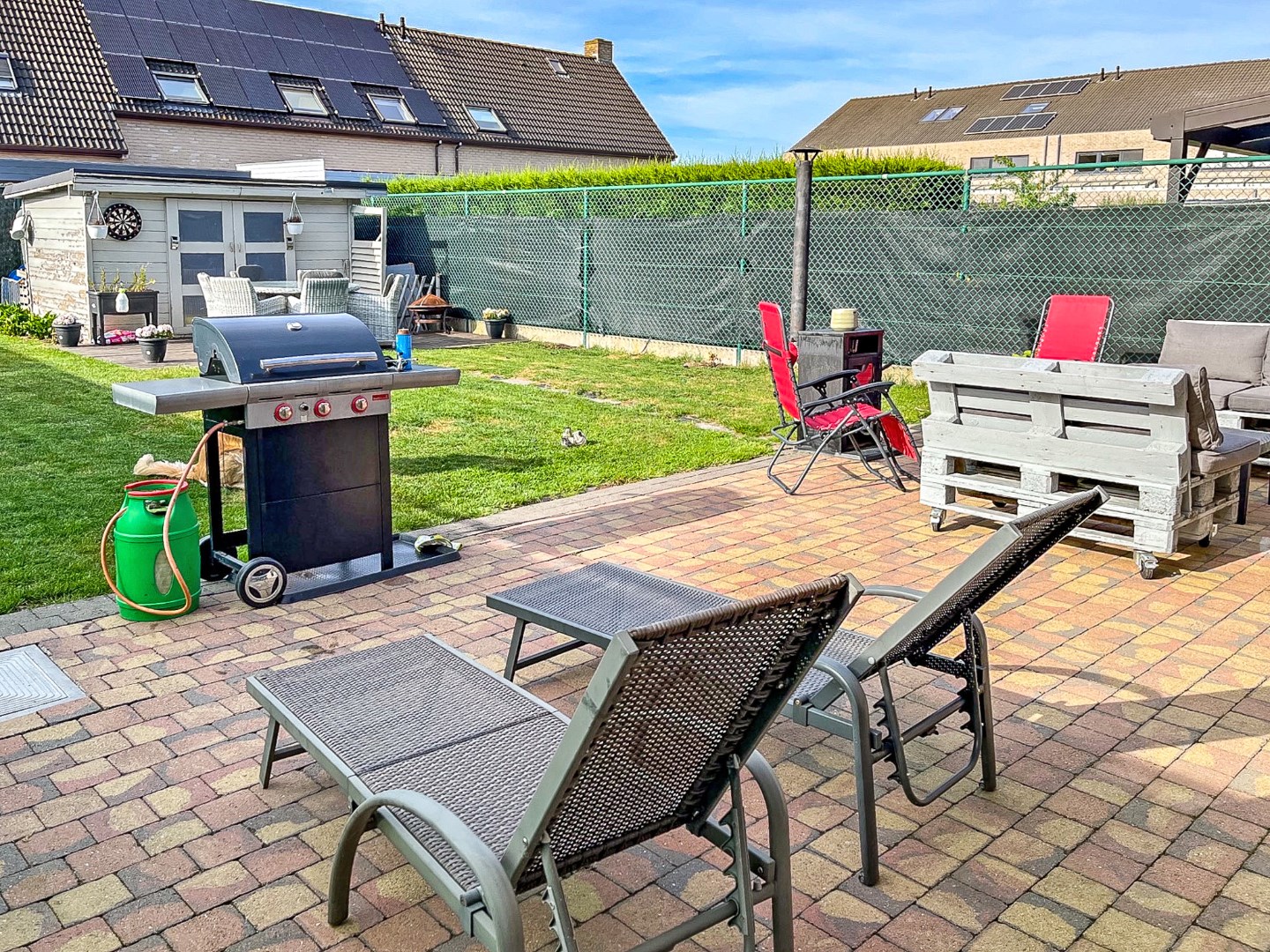 Instapklare energiezuinige woning met garage op 289m² te De Panne. 