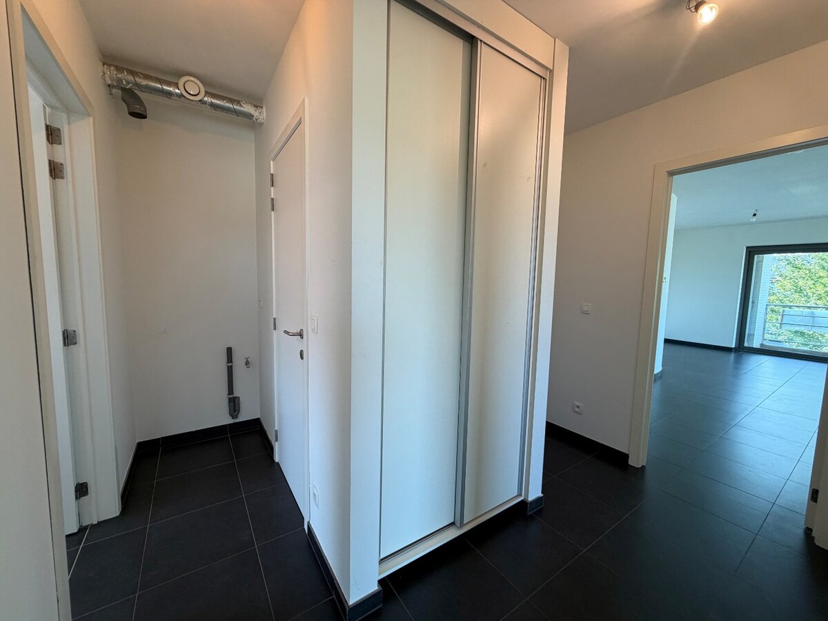 2 slpk-appartement nabij allerhande voorzieningen. 
