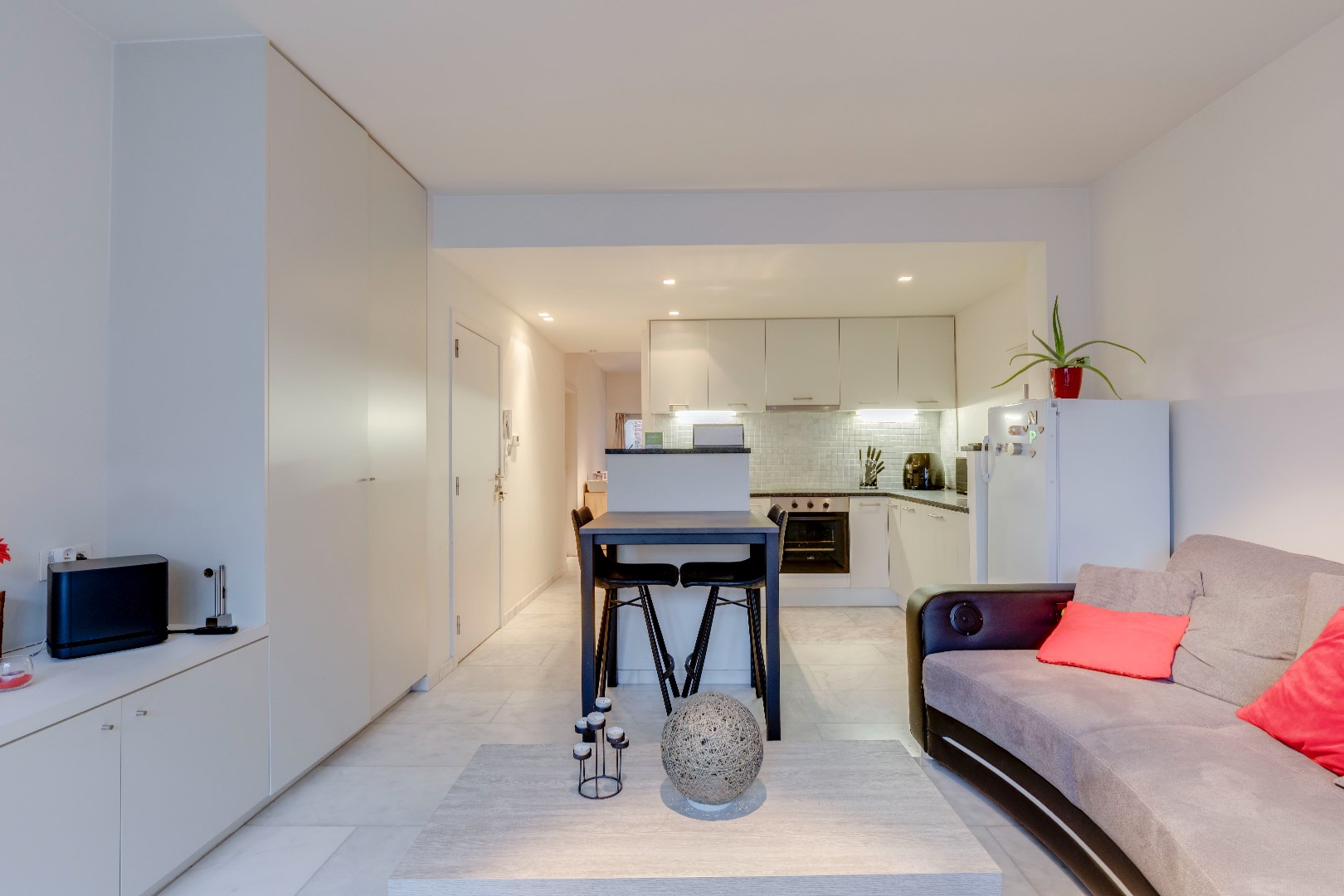 Zeer ruim 1-slaapkamer appartement met bureauruimte 