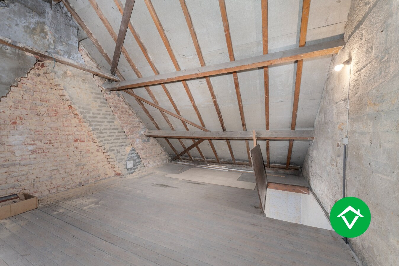 Ruime woning met 5 slaapkamers, diepe tuin en garage te Staden 