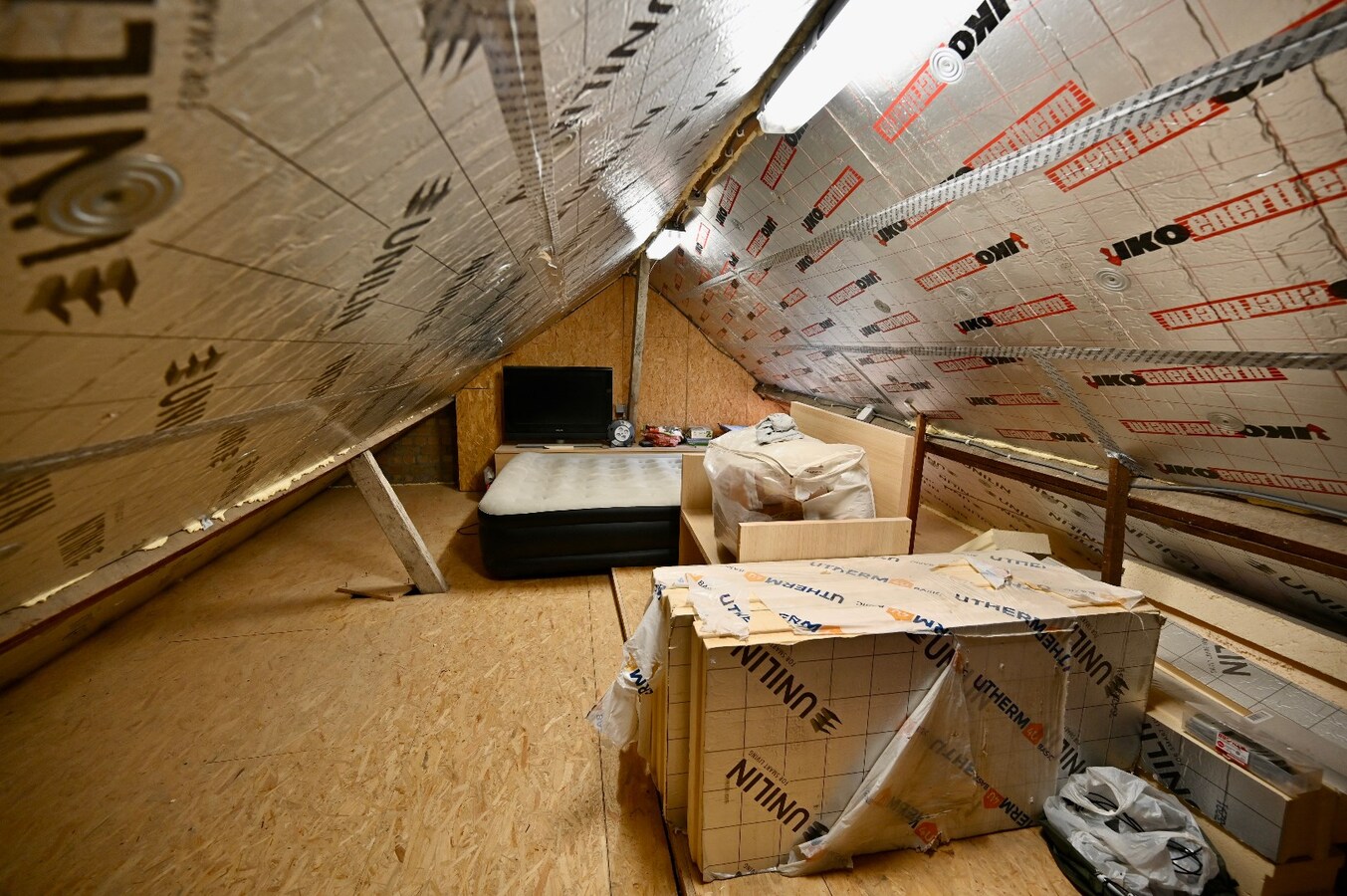 RUIME GEZINSWONING MET STADSTUINTJE NABIJ SPUIKOM 