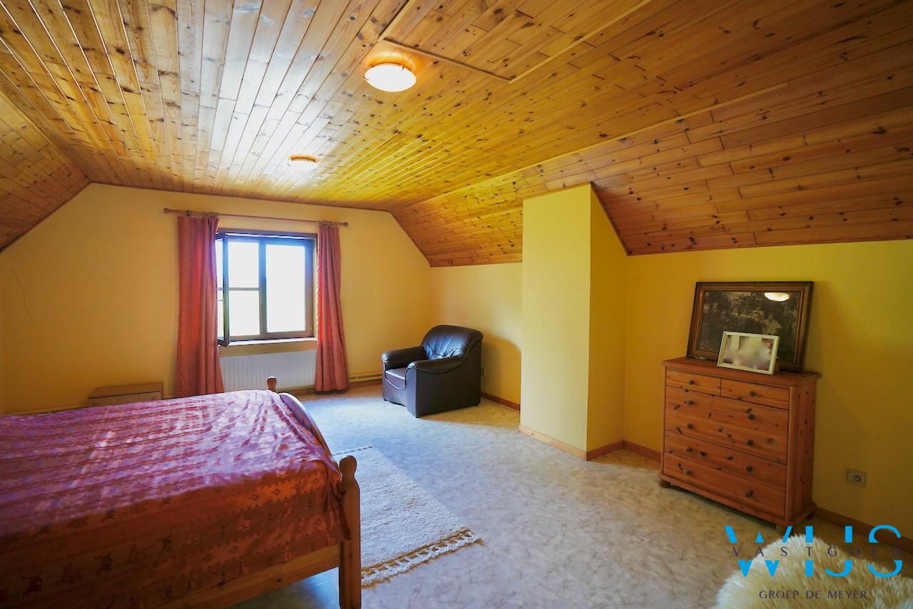 Verrassend ruim woonhuis in het landelijke Sleidinge ! 