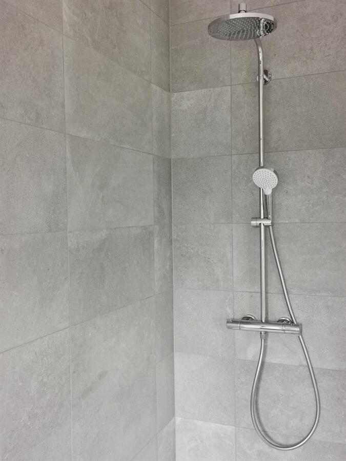 Ruime halfopen bebouwing. Volledig afgewerkte instapklare nieuwbouw. 