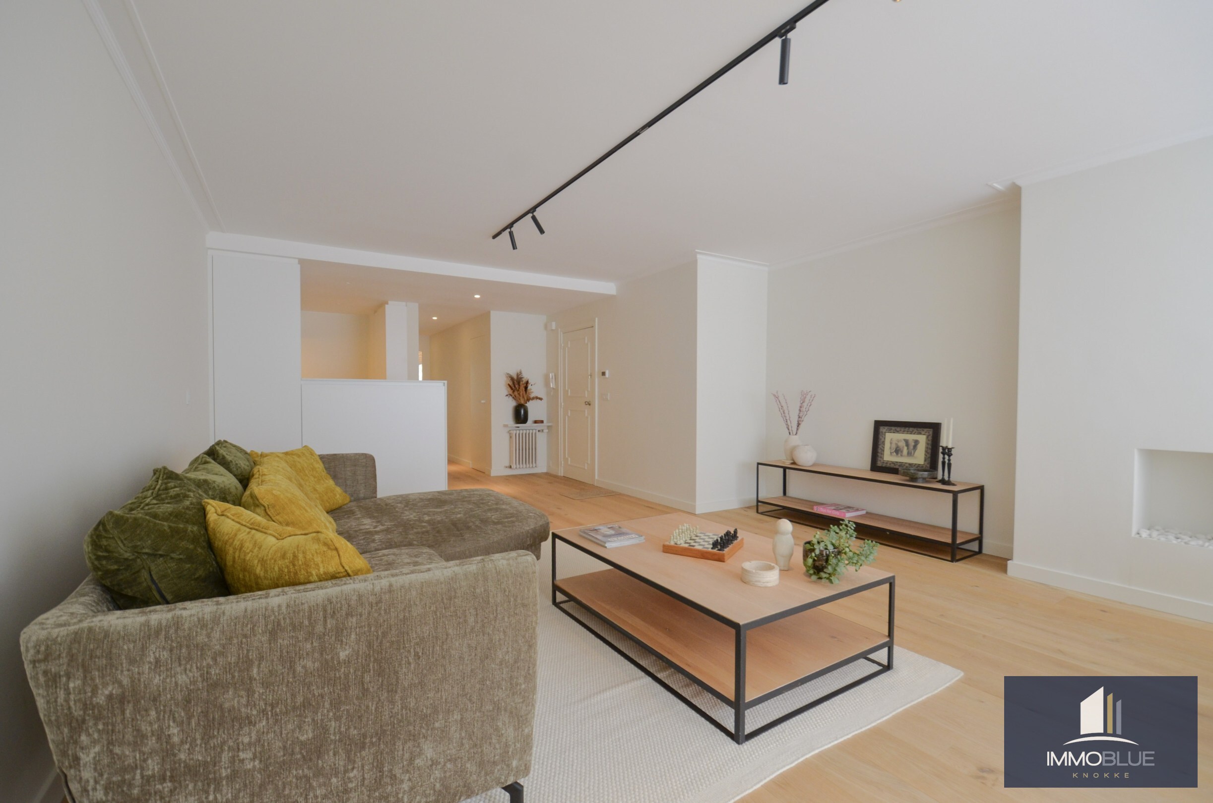 Stijlvol en volledig gerenoveerd appartement op wandelafstand van zee en het commerciële centrum. 