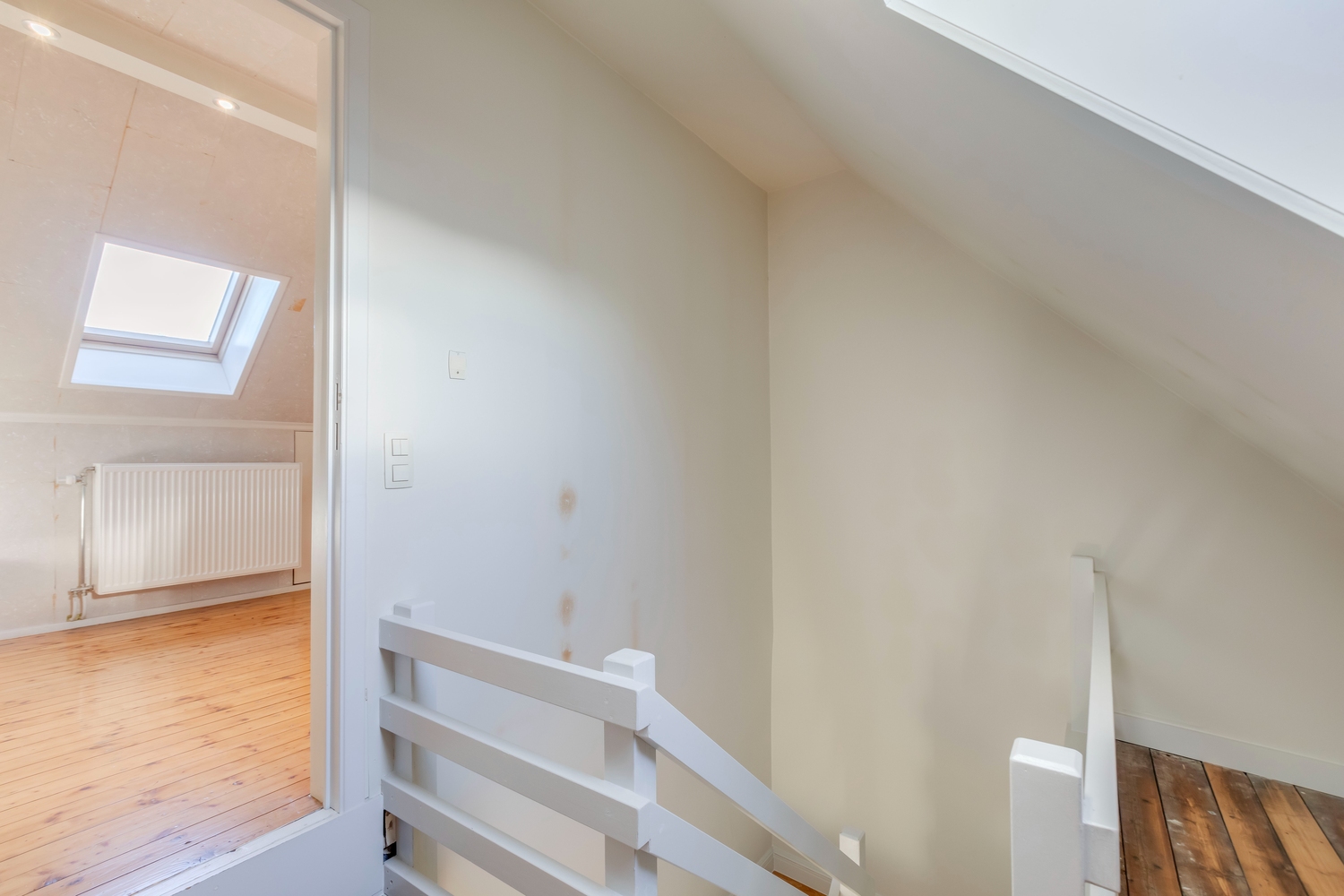 Mooie halfopen bebouwing met zeer ruime kamers 