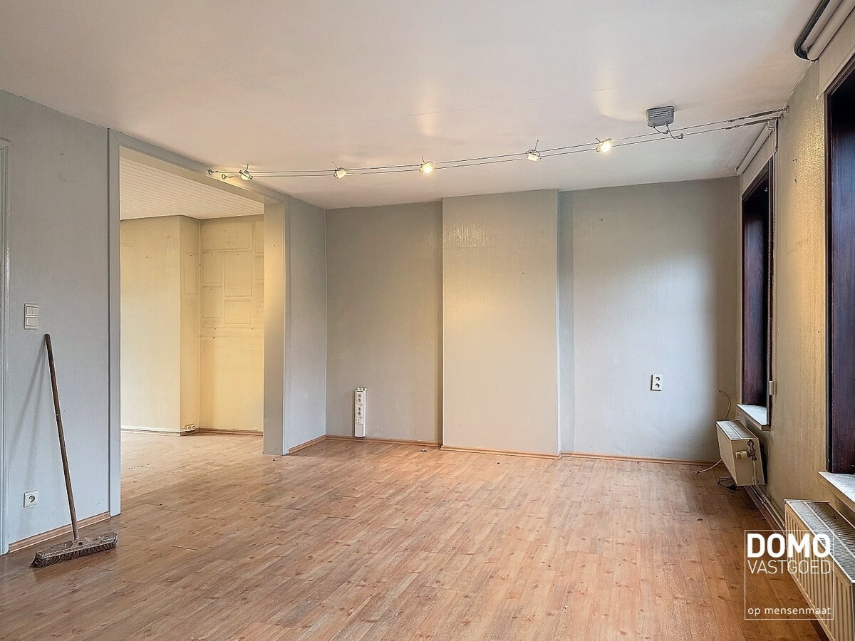 Te renoveren handelshuis gelegen in het centrum van Diepenbeek. 