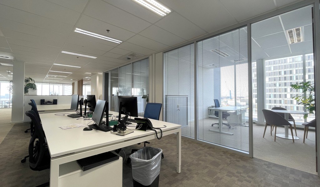 Vernieuwde kantoren te huur in Ahlers Building te Antwerpen