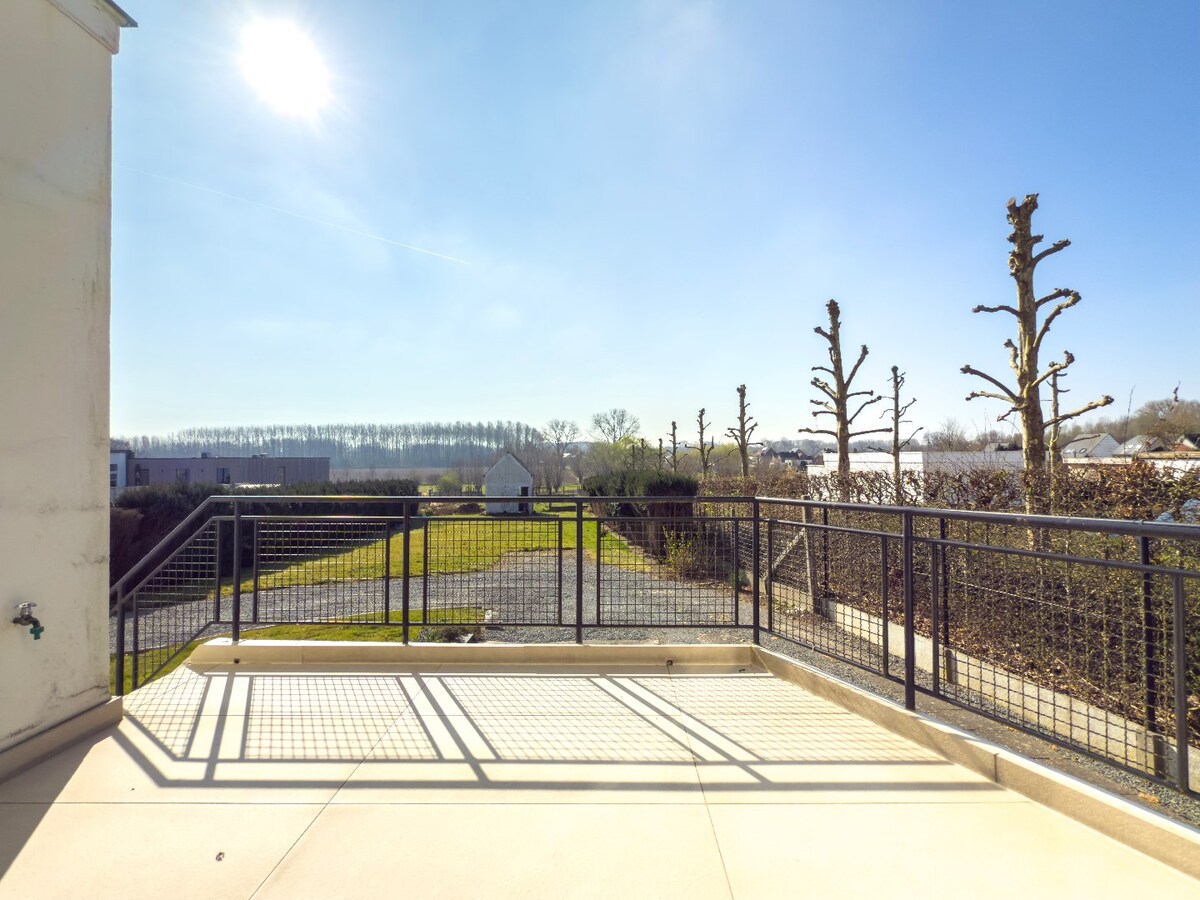 Ruime, karaktervolle woning met zuidgerichte tuin te Hillegem 