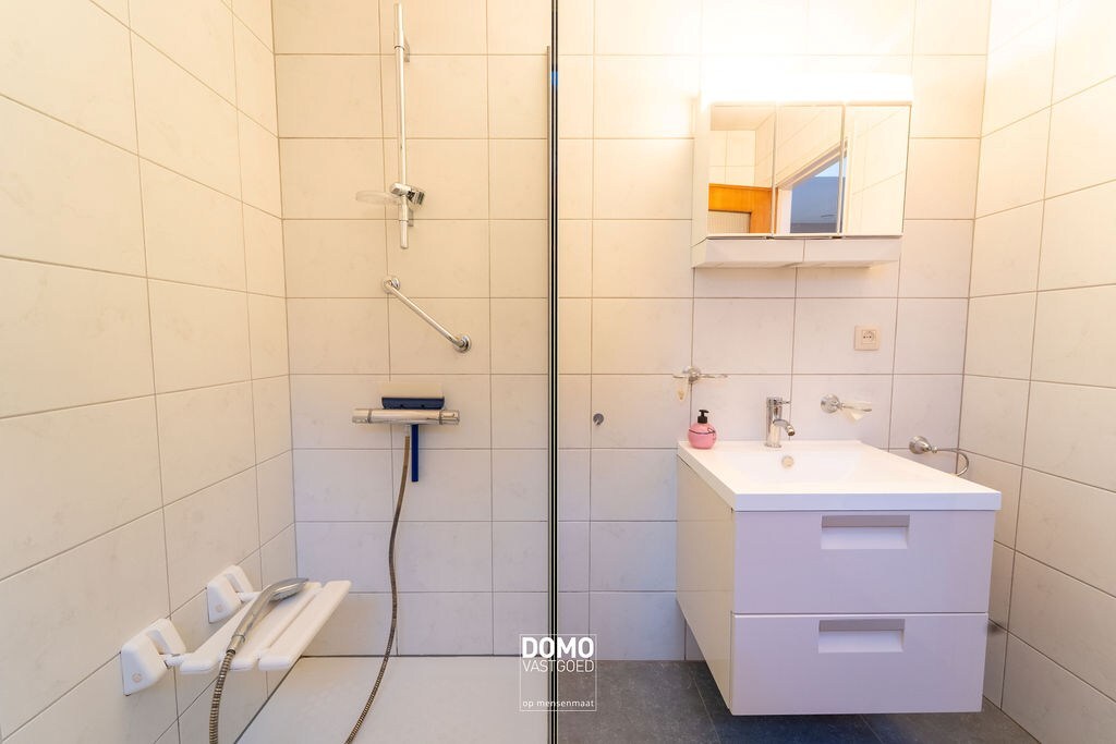 Halfopen bebouwing met grote tuin en 3 slaapkamers 