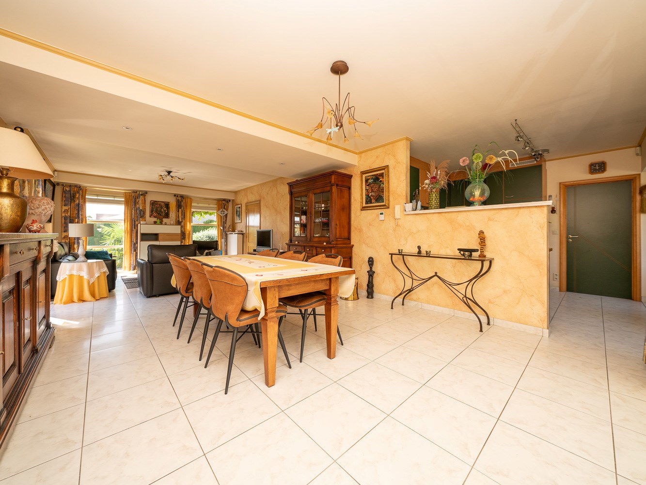 Instapklare, vrijstaande villa met 4 kamers op toplocatie 