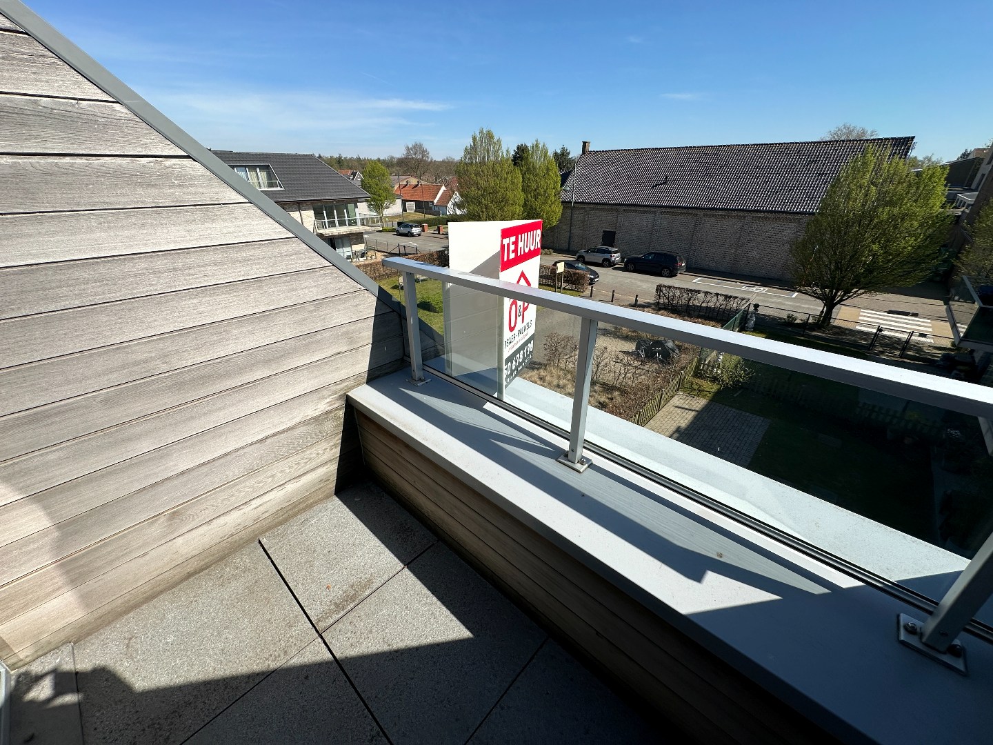 Instapklaar 2-slp appartement met terras én garage, Torhout Wijnendale 