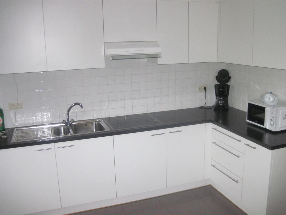 Ruim appartement mét garage. Uitstekende prijs-kwaliteit ! 