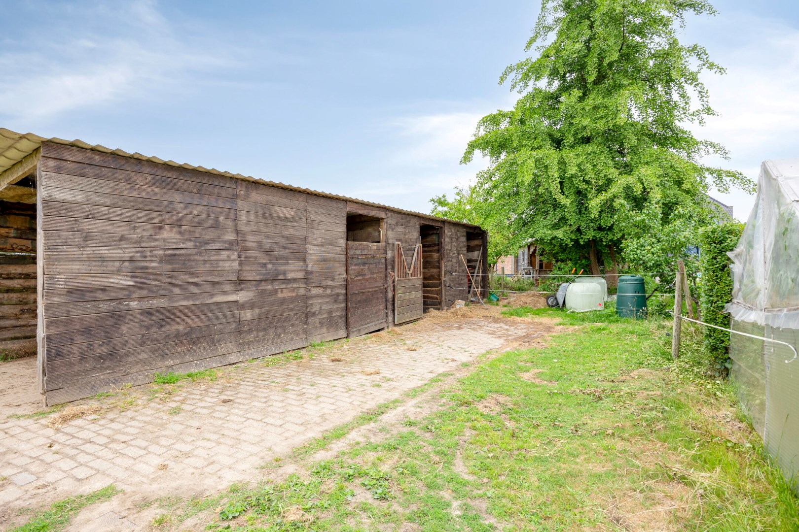 Villa met praktijkruimte op perceel van 1.817m² te Geel 