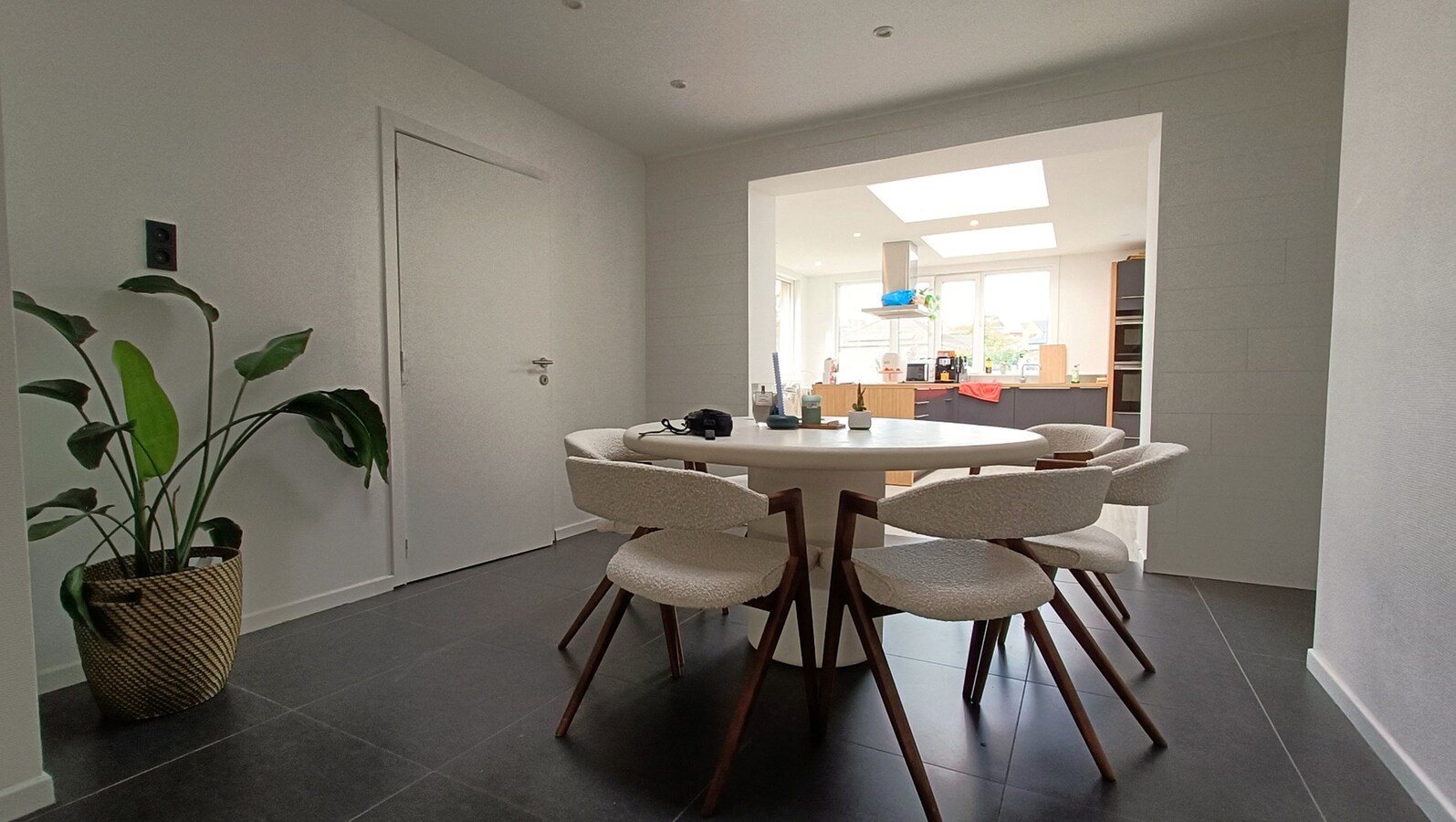 Woning met 3 slaapkamers, garage en tuin 