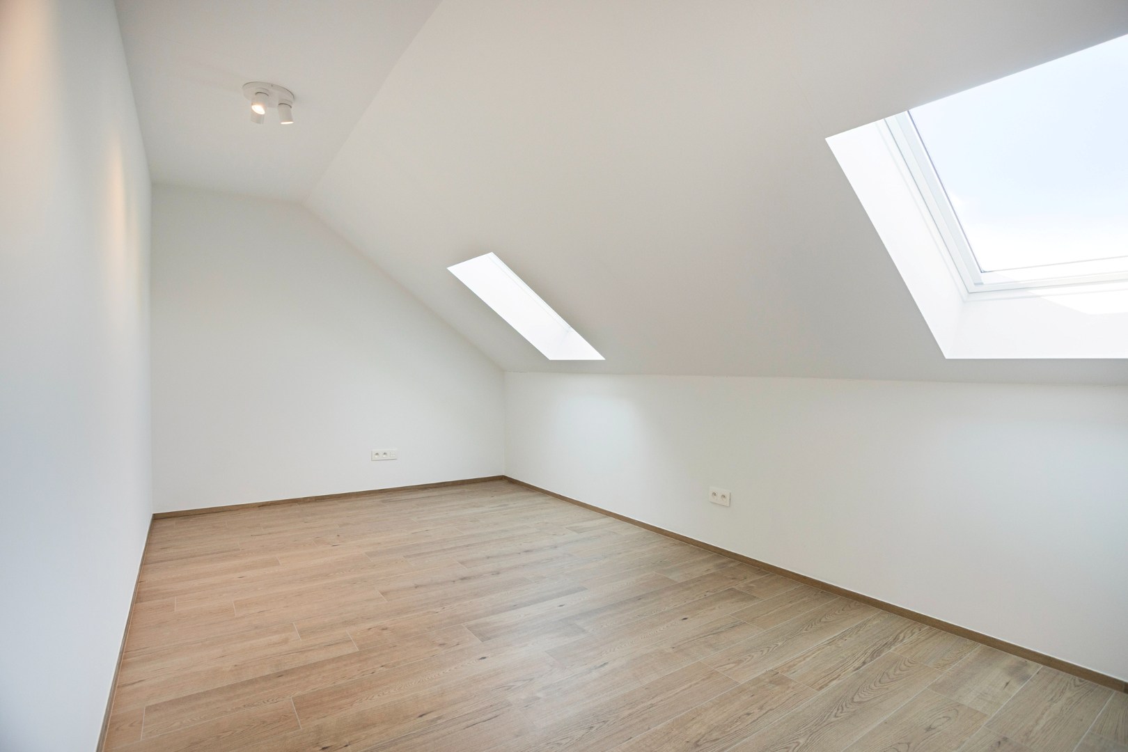 Gerenoveerd ruim en lichtrijk appartement met 2 slaapkamers - EPC  72Kwh/m² 