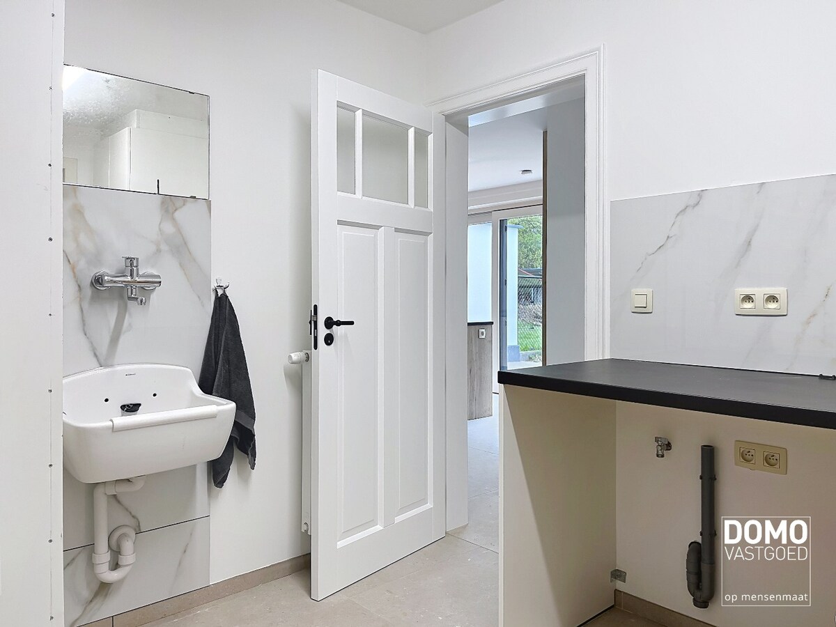 VOLLEDIG GERENOVEERDE WONING MET 3 SLAAPKAMERS EN ZUIDGERICHTE TUIN 