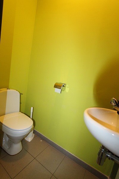 Gerenoveerde woning met 2 slaapkamers en terras te Roeselare 