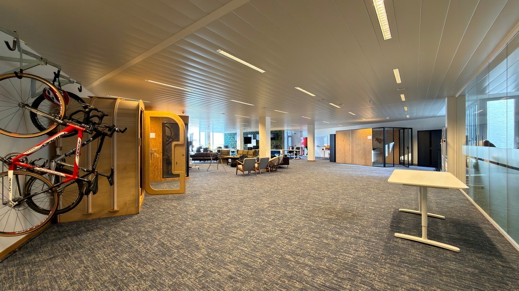 Gerenoveerde kantoren in geklasseerde herenwoning te huur aan station van Mechelen