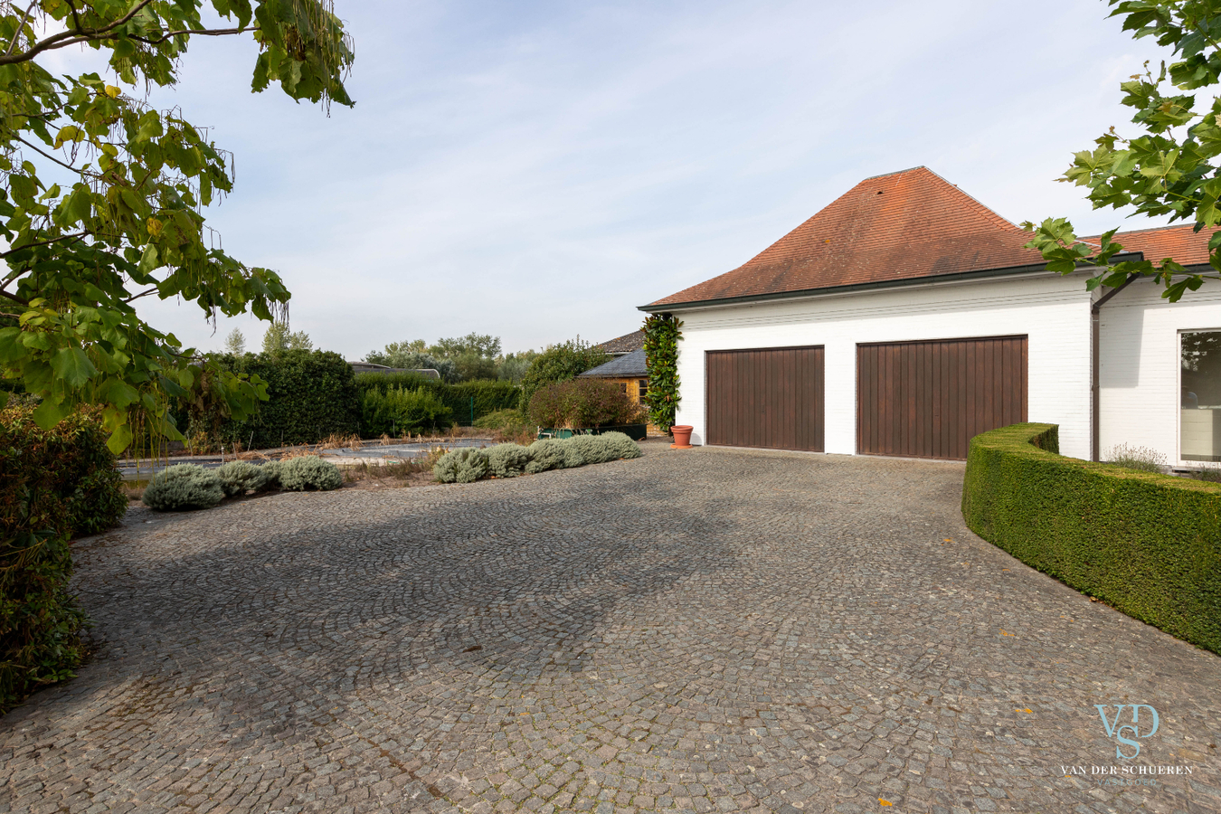 Lichtrijke, stijlvolle villa  (EPC van 254 !). 